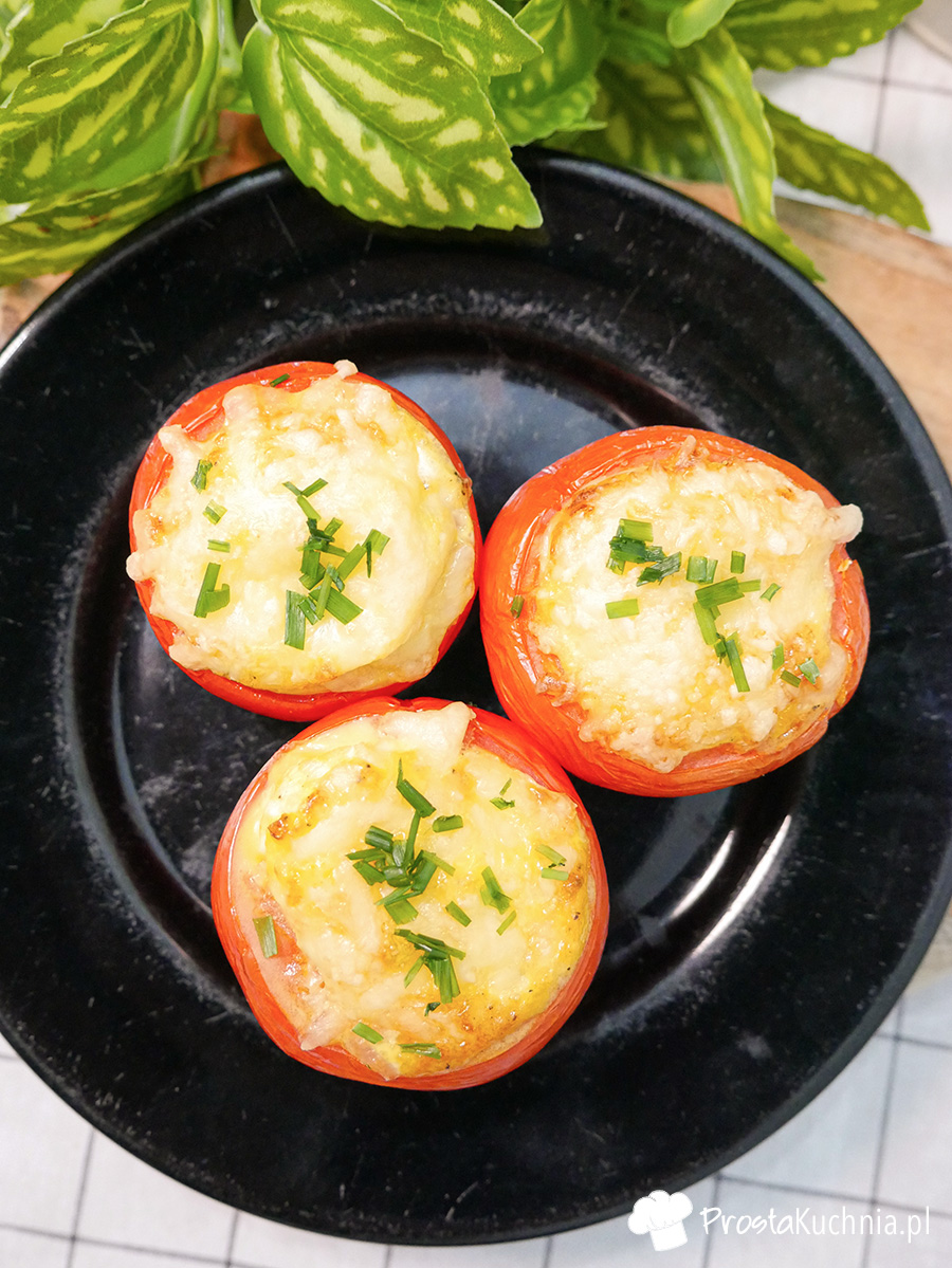Zapiekane pomidory z jajkiem i serem